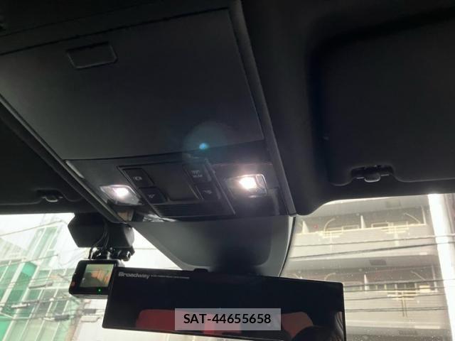 VolksWagen GOLF GTI 2018-03 7621323-26