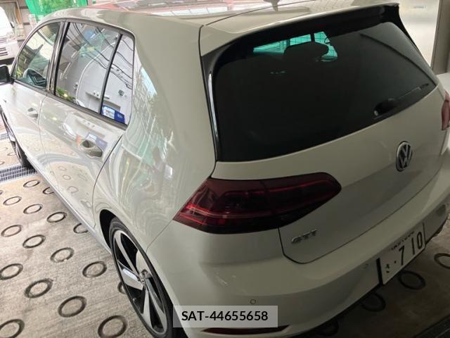 VolksWagen GOLF GTI 2018-03 7621323-3