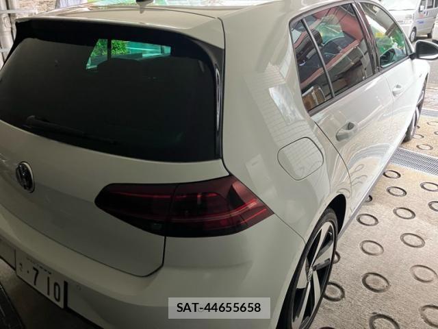 VolksWagen GOLF GTI 2018-03 7621323-4
