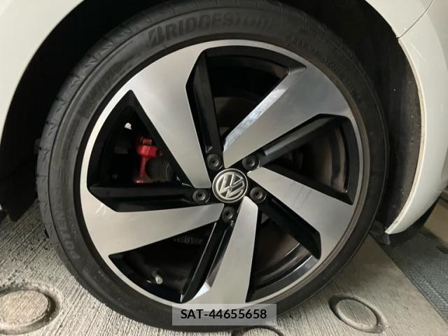 VolksWagen GOLF GTI 2018-03 7621323-7