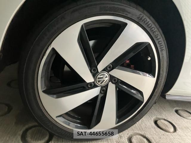 VolksWagen GOLF GTI 2018-03 7621323-8