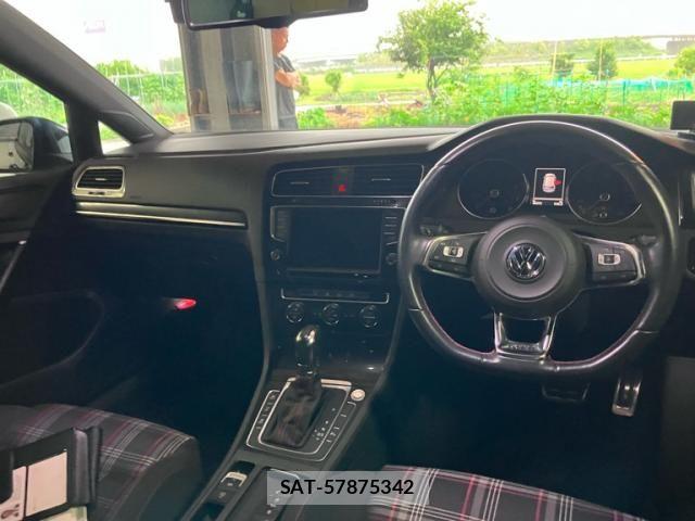 VolksWagen GOLF GTI 2016-02 7621324-12