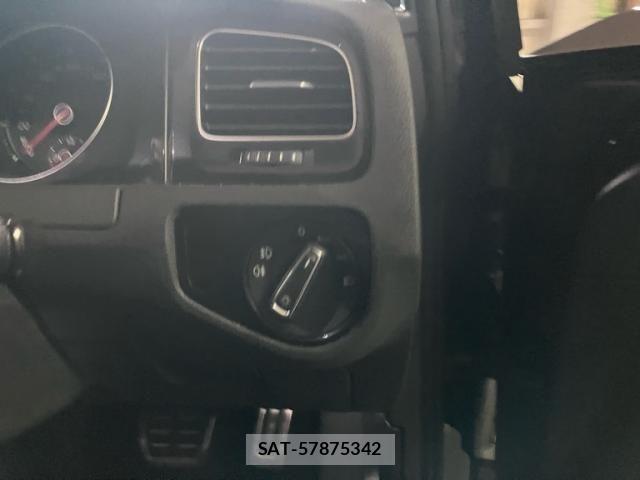 VolksWagen GOLF GTI 2016-02 7621324-16