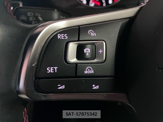 VolksWagen GOLF GTI 2016-02 7621324-26