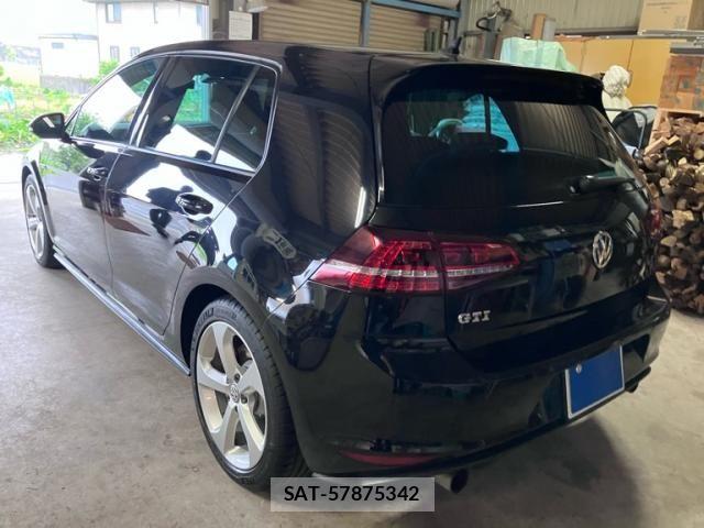VolksWagen GOLF GTI 2016-02 7621324-4