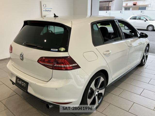 VolksWagen GOLF GTI 2015-03 7730708-15