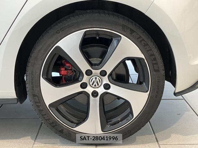 VolksWagen GOLF GTI 2015-03 7730708-19