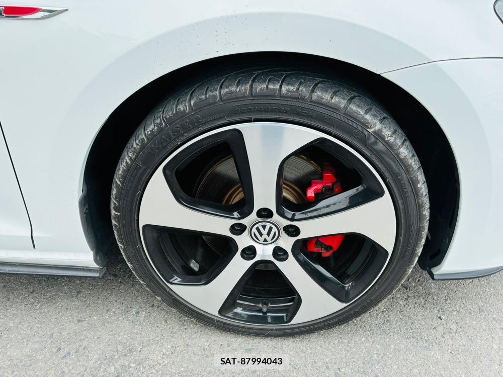 VolksWagen GOLF GTI 2016-11 7360470-28