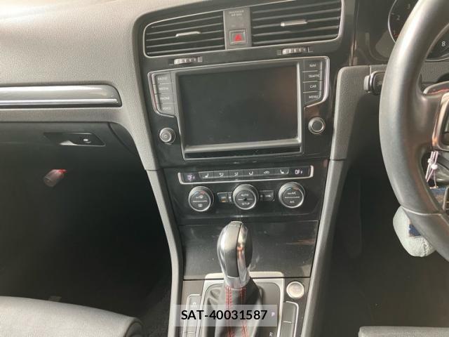 VolksWagen GOLF GTI 2014-04 7903627-13