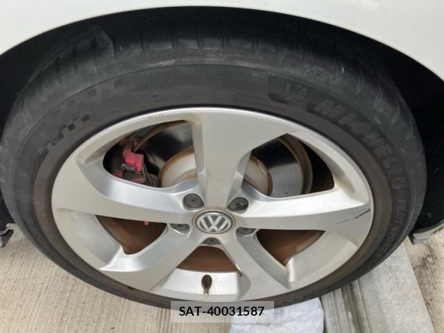VolksWagen GOLF GTI 2014-04 7903627-6