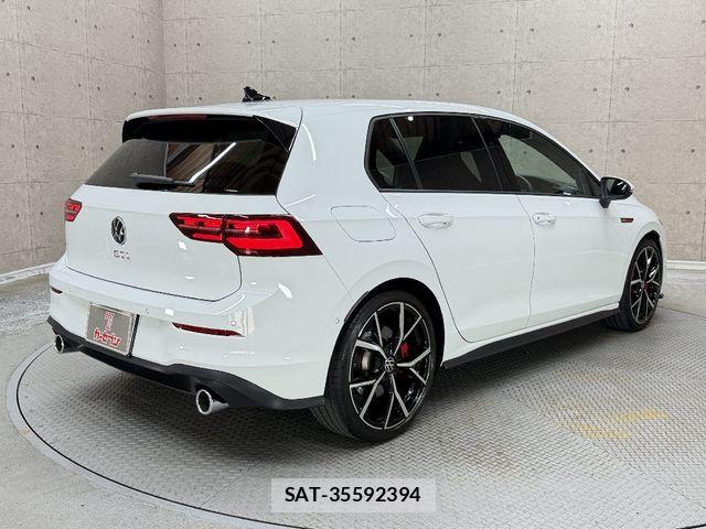 VolksWagen GOLF GTI 2022-01 7964386-1