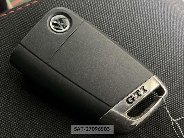 VolksWagen GOLF GTI 2017-08 8232402-11