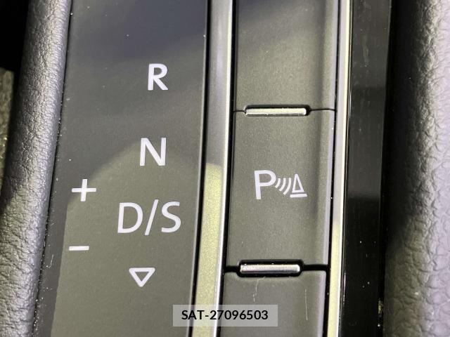 VolksWagen GOLF GTI 2017-08 8232402-12