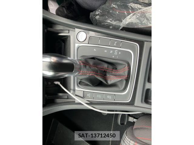 VolksWagen GOLF GTI 2014-10 8318075-18