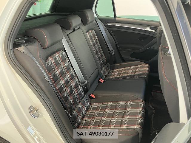 VolksWagen GOLF GTI 2018-09 8318070-10