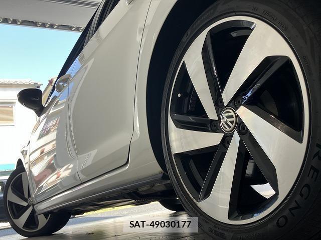 VolksWagen GOLF GTI 2018-09 8318070-12