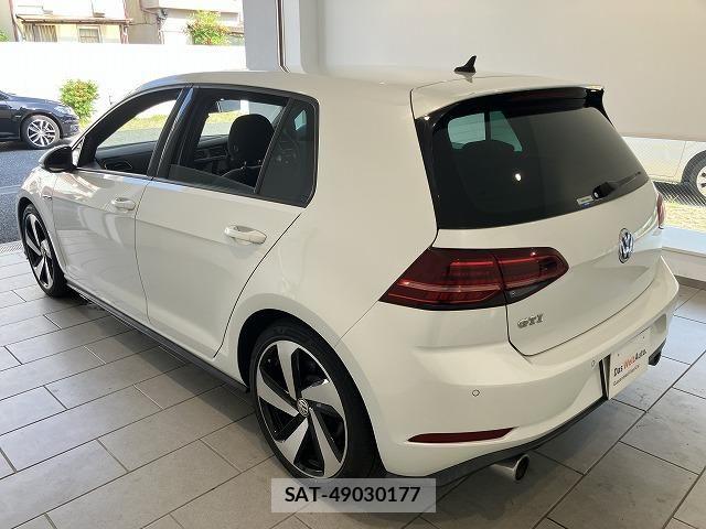 VolksWagen GOLF GTI 2018-09 8318070-17