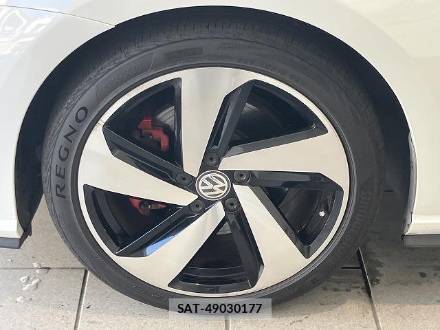 VolksWagen GOLF GTI 2018-09 8318070-21