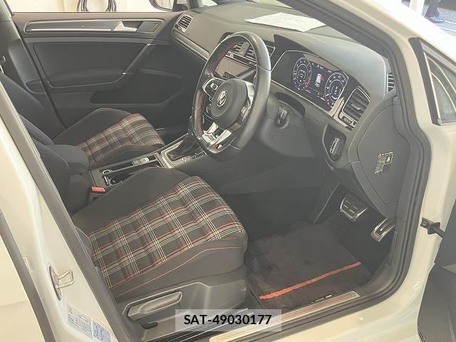 VolksWagen GOLF GTI 2018-09 8318070-29