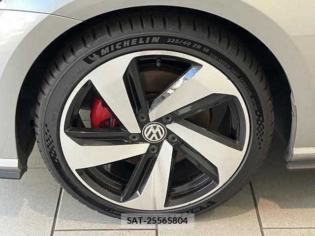VolksWagen GOLF GTI 2018-05 8318071-11