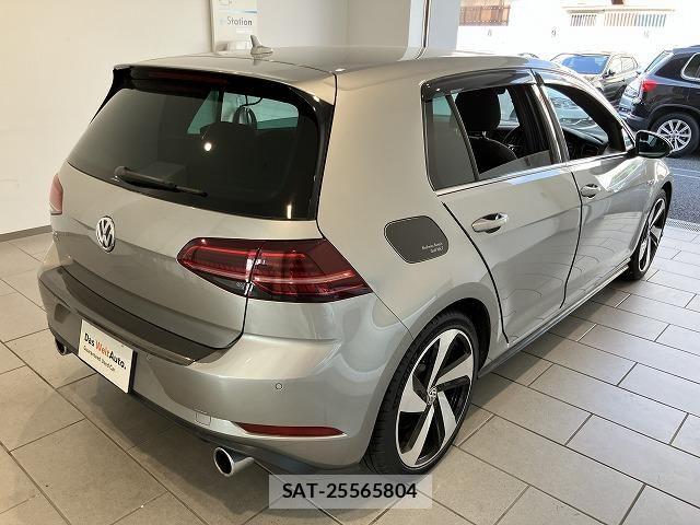 VolksWagen GOLF GTI 2018-05 8318071-2