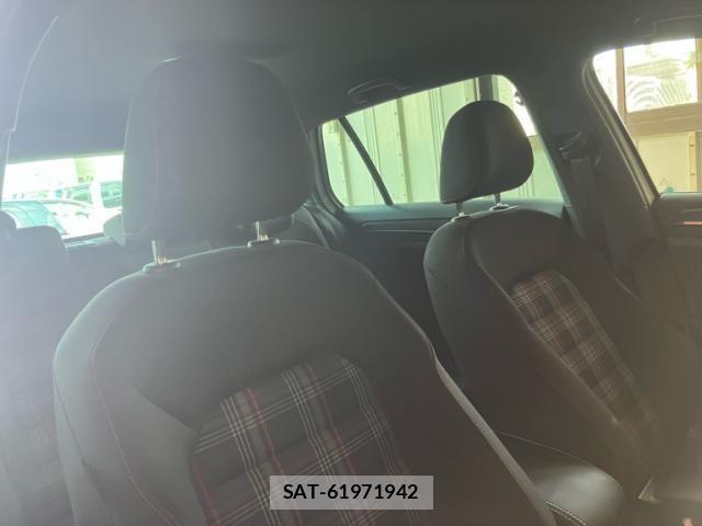 VolksWagen GOLF GTI 2017-06 8458771-11