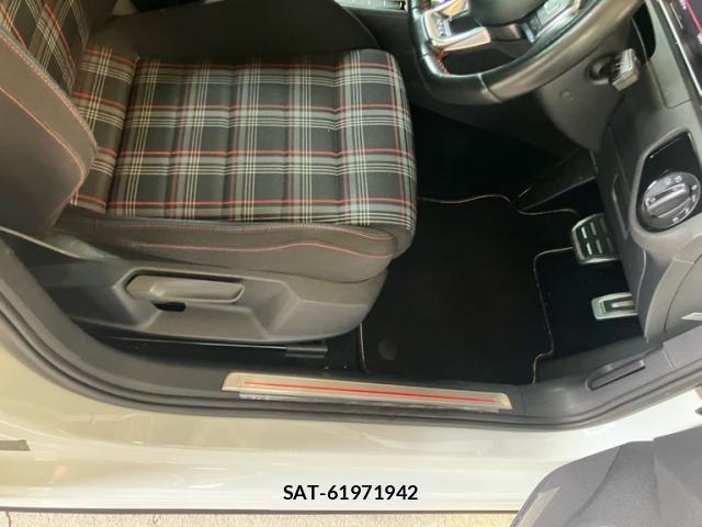 VolksWagen GOLF GTI 2017-06 8458771-12