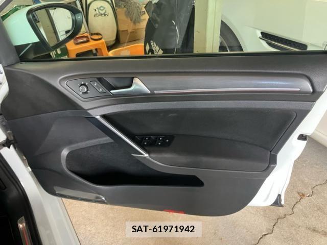 VolksWagen GOLF GTI 2017-06 8458771-13