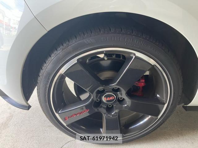 VolksWagen GOLF GTI 2017-06 8458771-4
