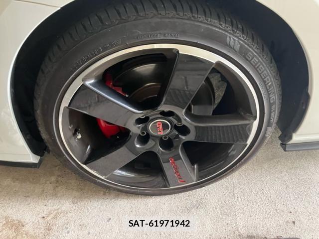 VolksWagen GOLF GTI 2017-06 8458771-6