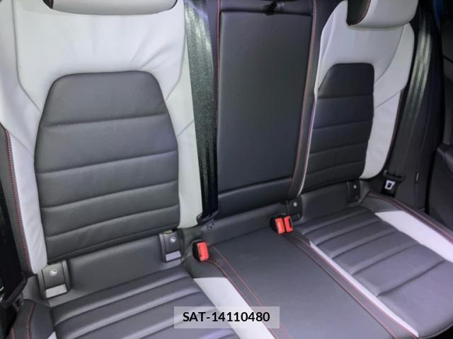 VolksWagen GOLF GTI 2025-04 8564086-12
