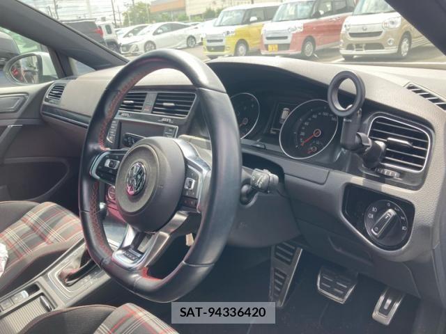 VolksWagen GOLF GTI 2015-03 8662407-15