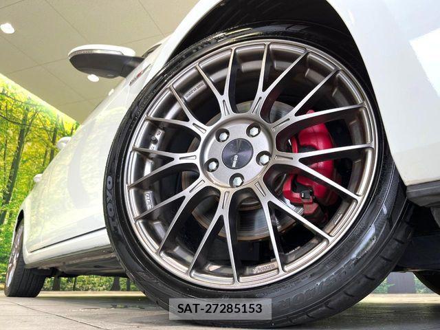 VolksWagen GOLF GTI 2015-02 8667140-12