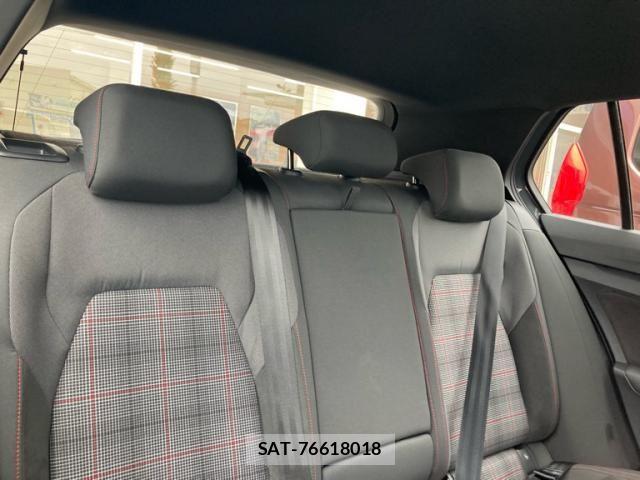 VolksWagen GOLF GTI 2023-03 8882967-17