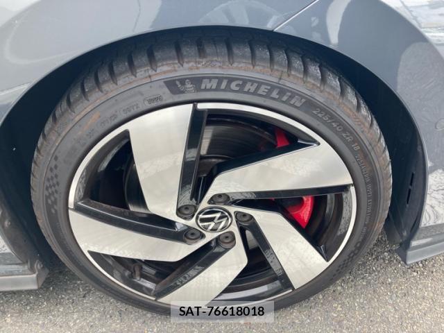VolksWagen GOLF GTI 2023-03 8882967-4
