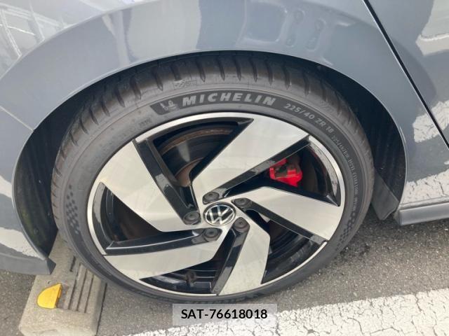 VolksWagen GOLF GTI 2023-03 8882967-5