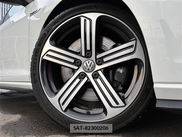 VolksWagen GOLF R 2017-06 3911238-9