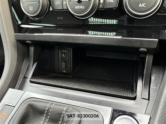 VolksWagen GOLF R 2017-06 3911238-27