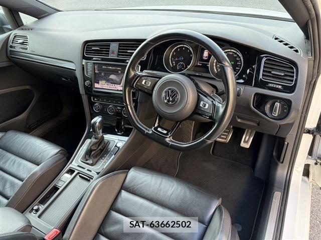 VolksWagen GOLF R 2014-08 6023089-6