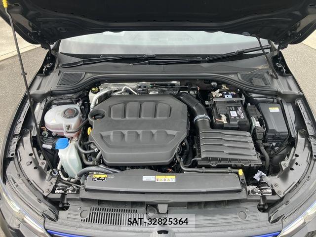 VolksWagen GOLF R 2023-08 6221171-12