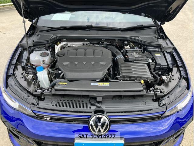 VolksWagen GOLF R 2025-06 8102703-15