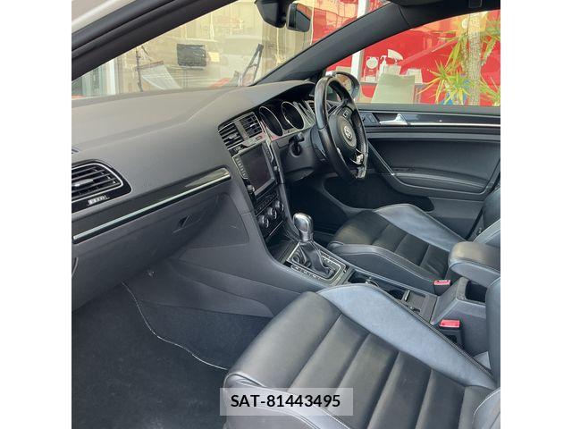 VolksWagen GOLF R 2017-08 8132992-1