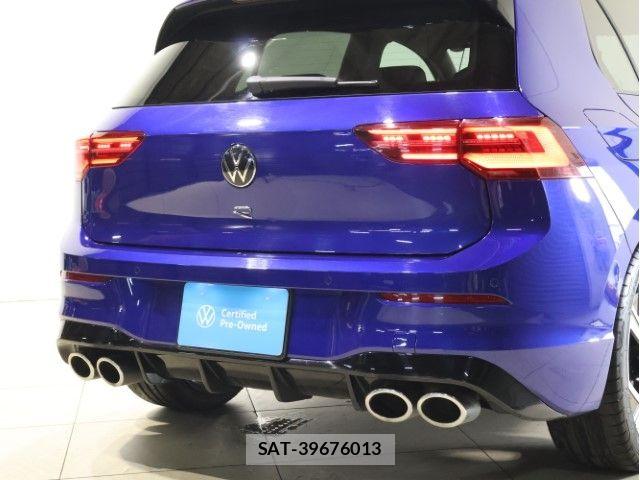 VolksWagen GOLF R 2023-09 8211016-17