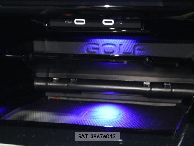 VolksWagen GOLF R 2023-09 8211016-24