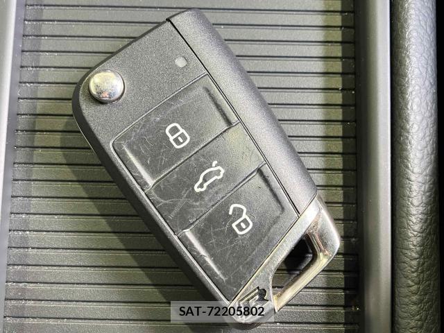 VolksWagen GOLF R 2015-07 8355888-9