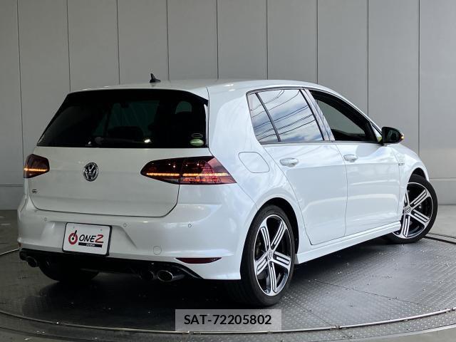 VolksWagen GOLF R 2015-07 8355888-26