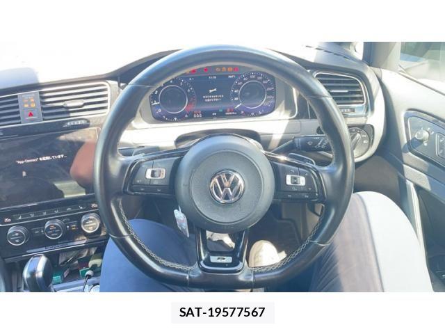 VolksWagen GOLF R 2017-07 8369735-11