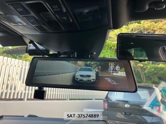 VolksWagen GOLF R VARIANT 2018-07 6915364-25