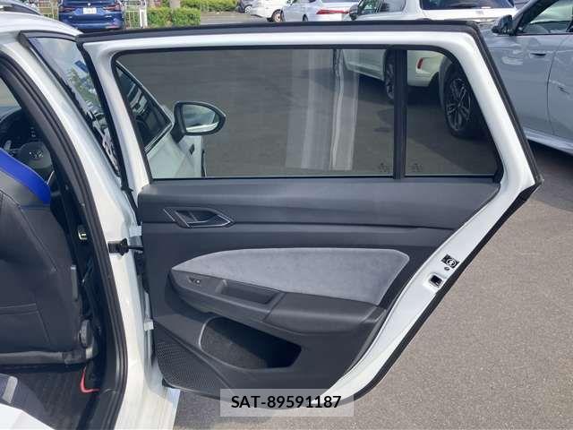VolksWagen GOLF R VARIANT 2023-07 8211015-15