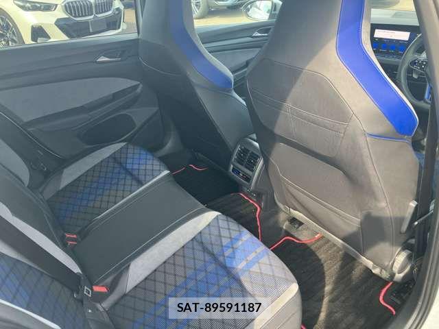VolksWagen GOLF R VARIANT 2023-07 8211015-16